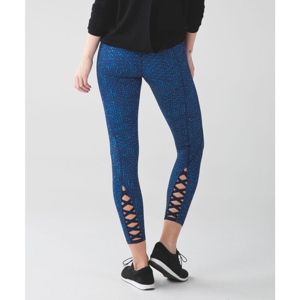 Lululemon Pure Practice Pant Samba Snake Kayak Blue Hero     Size: 8